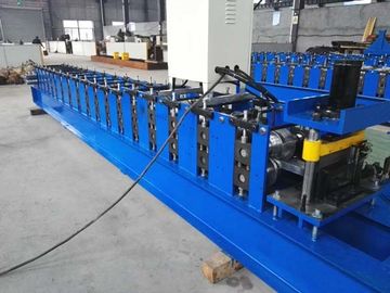 7ローラーおよび±2mmの切断長さの許容の機械を形作る5.5KWスタッドおよびトラック